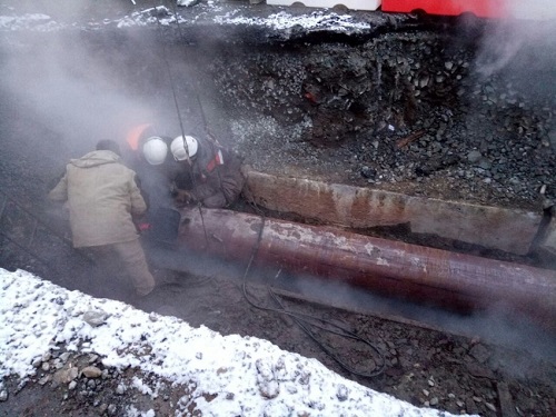 В Екатеринбурге произошел прорыв трубопровода Д-500