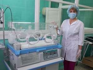 Красноярскэнергосбыт подарил Рыбинской районной больнице оборудование для выхаживания новорожденных