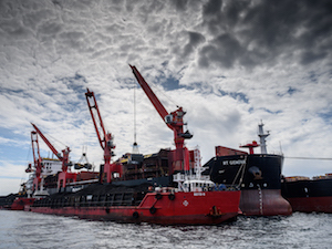 Угольный морской порт Шахтерск нарастил объем отгрузки угля на 21% по итогам 2020 года     Угольный морской порт Шахтерск, ключевой логистический актив Восточной горнорудной компании, отгрузил рекордные 10,7 миллионов тонн угля, что на 21 % больше аналоги