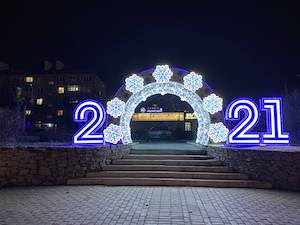«Восточный порт» украсил Врангель новогодней световой инсталляцией
