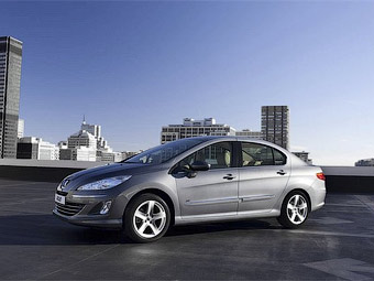 В Пекине представили новый седан Peugeot
