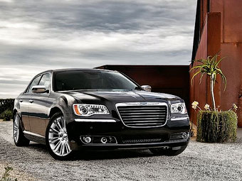 Седан Chrysler 300C получит шесть вариантов решетки радиатора