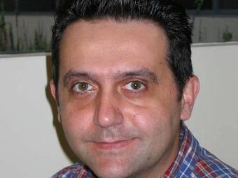 Помочившийся на дверь коллеги математик Петров попал под суд в США