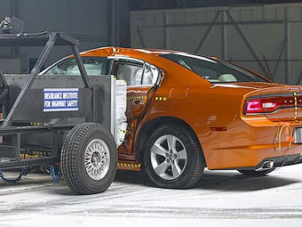 Новые Dodge Charger и Chrysler 300C получили высшую оценку в краш-тестах