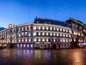 «Ленсвет» оформил светом архитектурный ансамбль Манежной площади