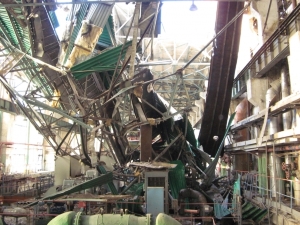 Для разбора рухнувшей кровли на Пензенской ТЭЦ-1 используется 300-тонный кран