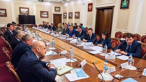 Глава «Россетей» обсудил с губернатором Калужской области вопросы развития ЭСК региона и прохождение текущего ОЗП