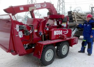 «Торнадо» превращает деревья в щепки