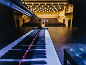 Московский НПЗ обновил театральный зал в Капотне