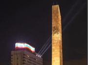 Лучи Победы озаряют небо над Московским проспектом в Санкт-Петербурге