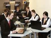 При поддержке «Удмуртнефти» в школе Воткинска открылась проектная IT-лаборатория и обновлены спортзалы