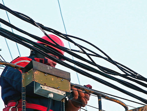 «Оренбургэнерго» заменило оплавленные участки провода в электросетях СНТ «Карачи»