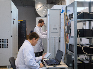 Предприятие «Росатома» разработало образец отечественного инвертора для солнечных электростанций Предприятие «Росатома» разработало образец отечественного инвертора для солнечных электростанций