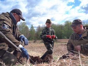 Поисковики «Газпром добыча Надым» в 2025 году установили имена пятерых красноармейцев