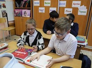 Саяно-Шушенская ГЭС подарила тактильные книги детям с нарушениями зрения