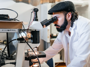 Ученые ТПУ нашли способ управлять электрическими свойствами графена с помощью воды