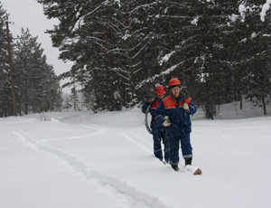 Вездеходы и лыжи на службе энергетиков