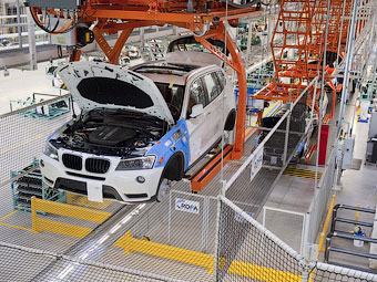 Западные автопроизводители остановили выпуск машин в Египте