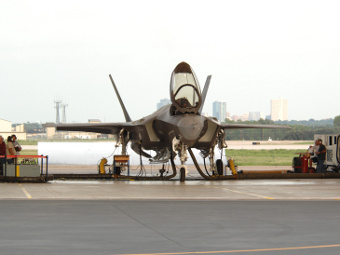 Пилотов истребителей F-35 будут готовить по программе F-22