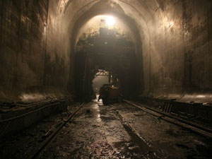 В левом туннеле берегового водосброса СШ ГЭС забетонировали очередную секцию