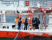 Из севшего на мель танкера «Каракумнефть» продолжается откачка топлива