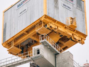 На строящемся энергоблоке Нововоронежской АЭС-2 установлен кран транспортной эстакады