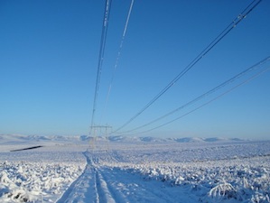 «ФСК ЕЭС» устанавливает дистанционные распорки для защиты ЛЭП от ветровых нагрузок