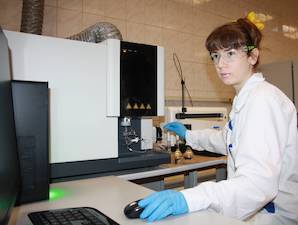 «Уралэлектромедь» приобрела новый спектрометр для испытания проб сырья