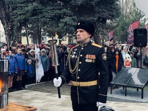 В поселке Виноградный Краснодарского края зажгли новый Вечный огонь