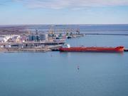 Казахстан увеличил объем экспорта нефти через порт Актау