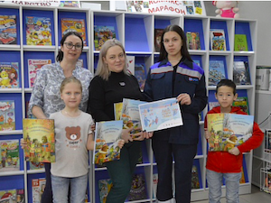 Энергетики Южной Якутии подарили новую книгу детским библиотекам Алдана