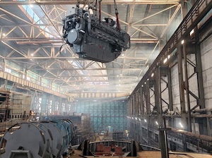 На ледокольный буксир «Нарвская застава» погрузили главные двигатели