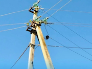 «Кубаньэнерго» демонтировало незаконные подвесы оптоволокна на ЛЭП в поселке Ильский