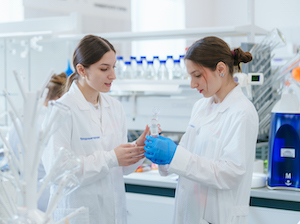 Школьники Санкт-Петербурга получат доступ к инновационным лабораториям «Газпром нефти»