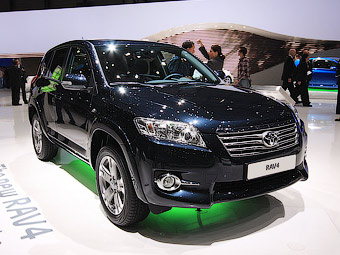В Женеве дебютировал обновленный кроссовер Toyota RAV4