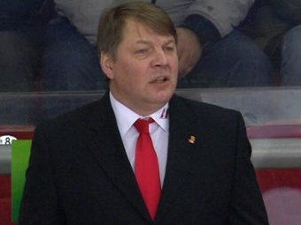 Тренер хоккейного 