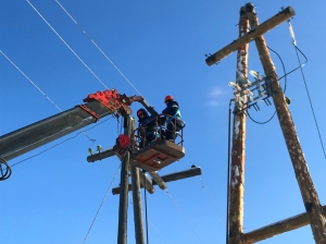 «Якутскэнерго» устанавливает новые опоры и монтирует СИП на ЛЭП в Якутске