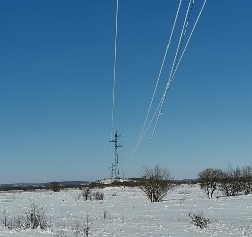 В Приморье энергетики восстанавливают опоры ЛЭП, разрушенные стихией