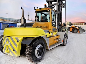 Мурманский морской торговый порт ввел в эксплуатацию новый погрузчик