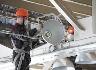 В машзале третьего энергоблока Белоярской АЭС ртутные лампы заменены на светодиодные