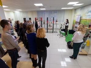 В атомных городах возобновилась передвижная выставка редких книг и авторских кукол