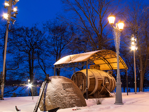 В Сестрорецке подсветку получил памятник первой русской подлодке