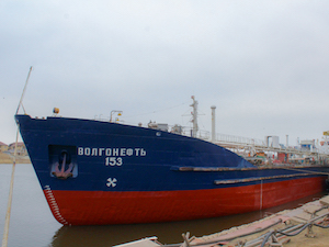 Танкер «Волгонефть-153» спущен на воду после докового ремонта