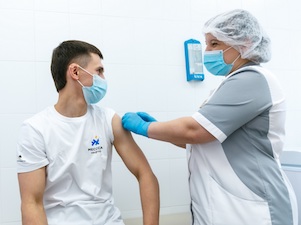 Вахтовики Восточно-Мессояхского месторождения поставили прививку от COVID-19