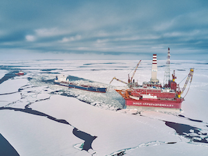 «Газпром нефть» наращивает добычу нефти на Приразломном месторождении