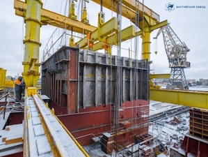 На борт атомного ледокола «Чукотка» погрузили бак металловодной защиты
