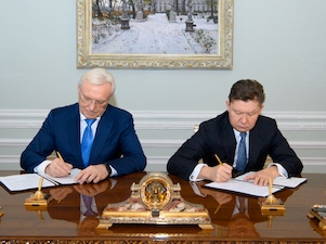 «КАМАЗ» разработает для «Газпрома» модели междугороднего автобуса и внедорожника на природном газе