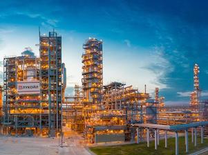 В тушении пожара на Нижегородском НПЗ задействован пожарный поезд