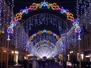 В Москве демонтируют новогодние декоративные конструкции