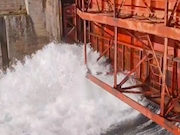 Нива ГЭС-2 и ГЭС-3 в Мурманской области открыли водосбросы